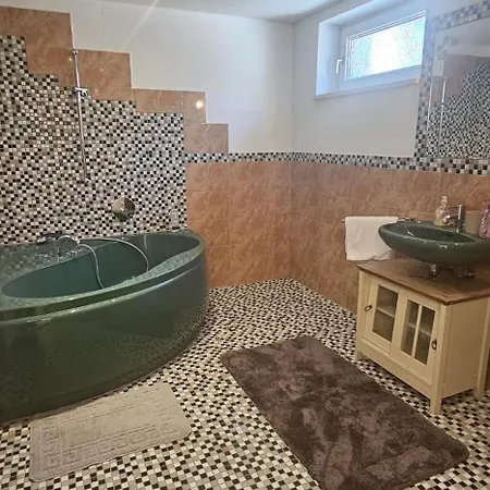 Selma Apartment *
